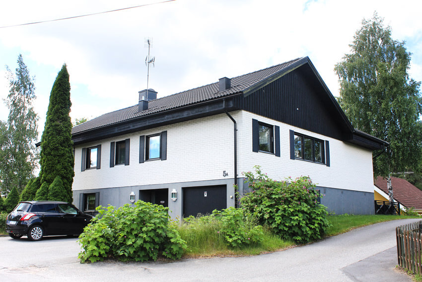De bor bokstavligen i ett konstverk hemnet