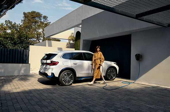Bild för artikel - Nya BMW iX1 – välj ett eldrivet äventyr