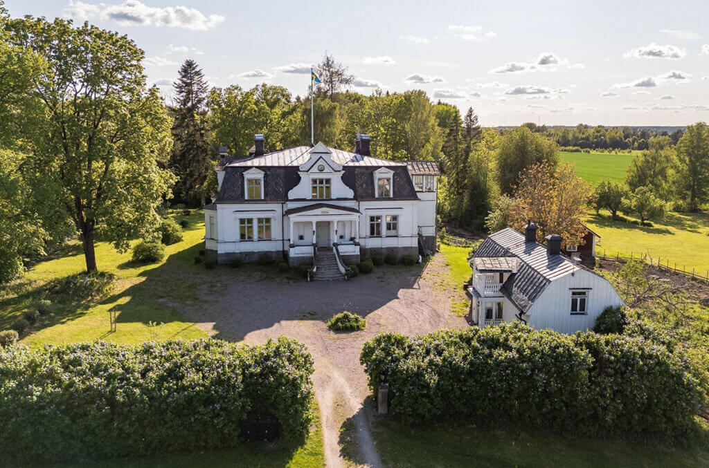 Bild för artikel - Minislott till salu: ”Förknippad med många kända släkter”