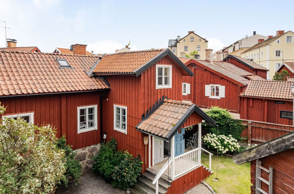 Historisk stadsgård från 1600-talet till salu